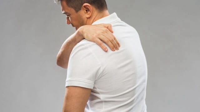 التجمد الجليدي لمفصل الكتف.. أعرف التفاصيل