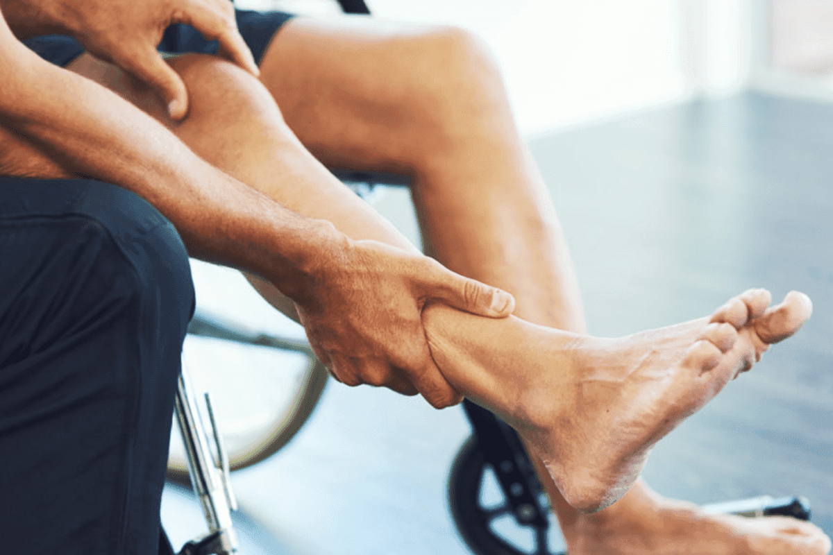 متى استطيع المشي بعد عملية غضروف الركبة؟