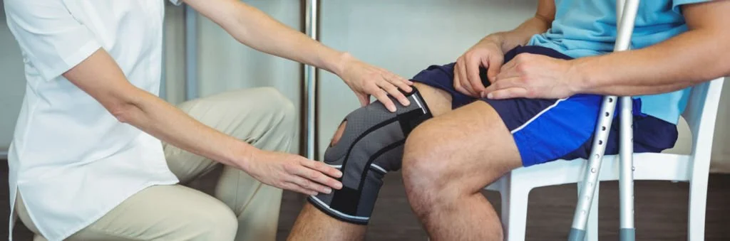 متى استطيع المشي بعد عملية غضروف الركبة؟