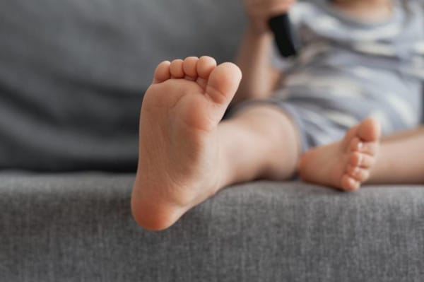 علاج اختلاف طول الساقين عند الأطفال