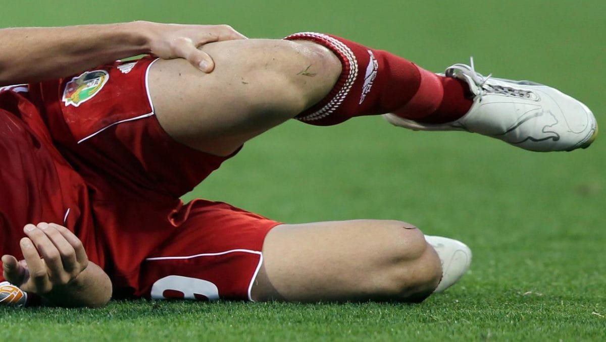 هل يمكن علاج إصابات الملاعب دون تدخل جراحي؟