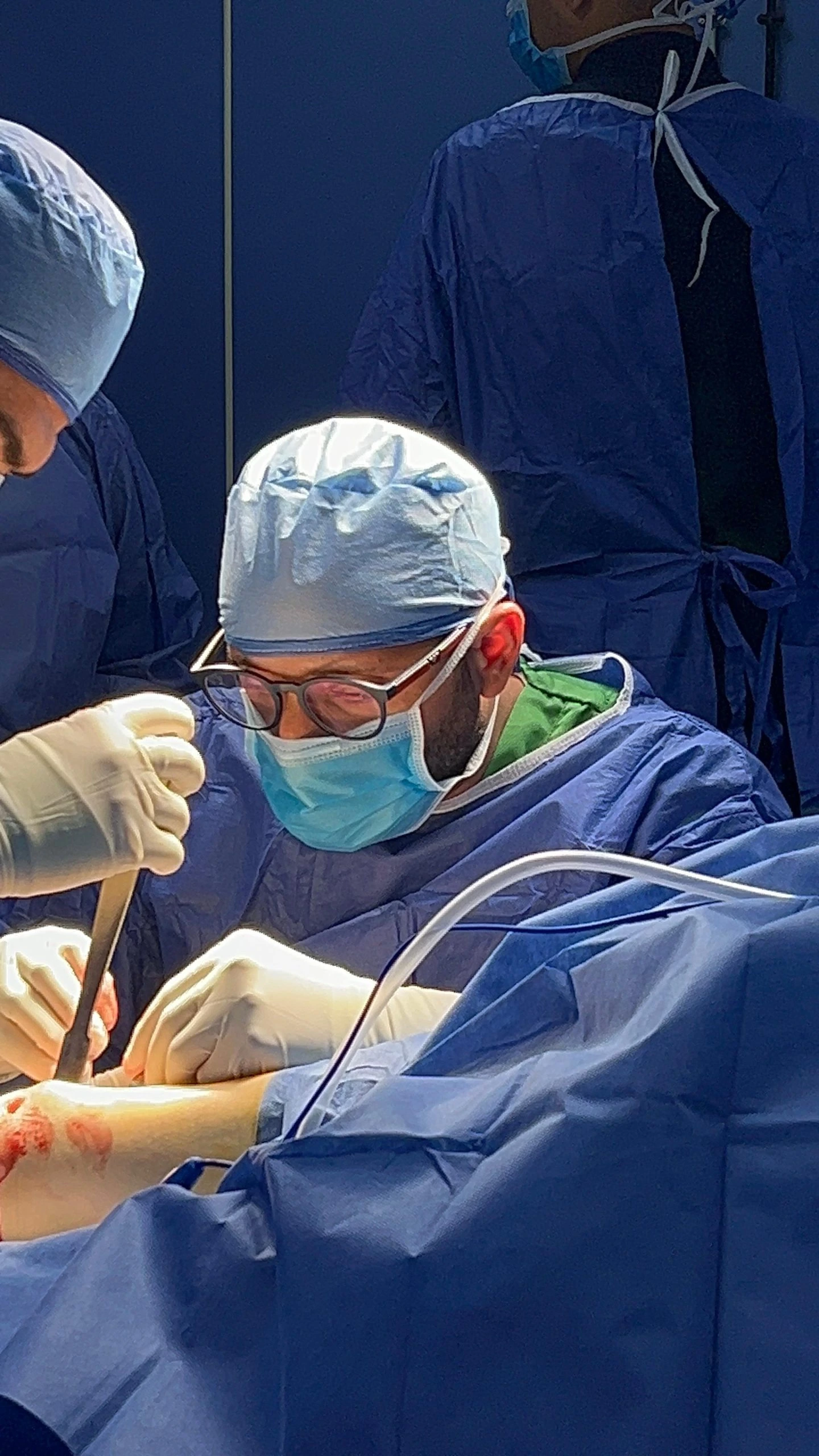 أفضل دكتور عظام تابع لتأمين شركة خالدة للبترول في مصر